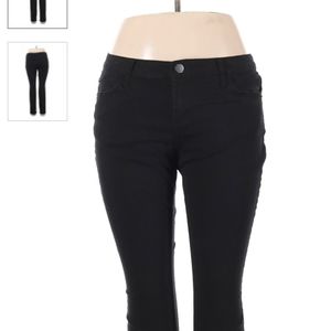 No boundaries black skinny jeans LOW RISE